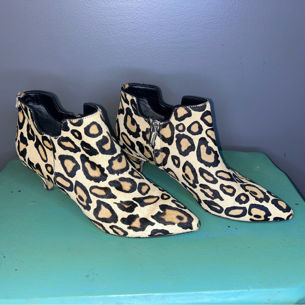 Sam Edelman Keely Leopard Calf Hair Kitten Heel Zip Booties      Size 7.5